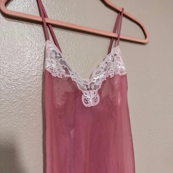 Vintage Pink Slip with White Lace Trim - Picture 2 of 5
